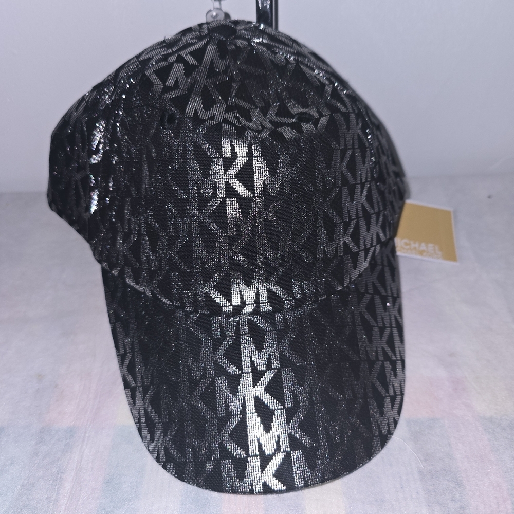New Michael kors Signature Hat blk & Silver